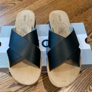 IZOD Alyssa Black Strap Sandals with Cushy Sole